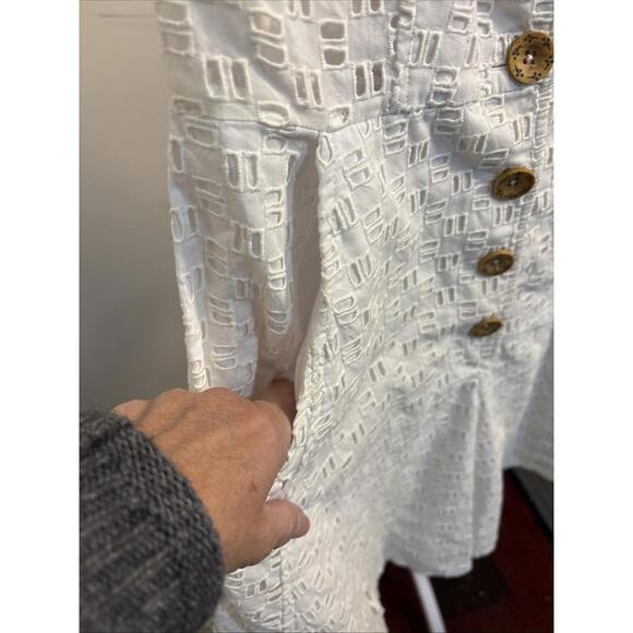 Anthropologie Women’s Eyelet Romper White Button Front Size 4 Missing Belt - Picture 4 of 15